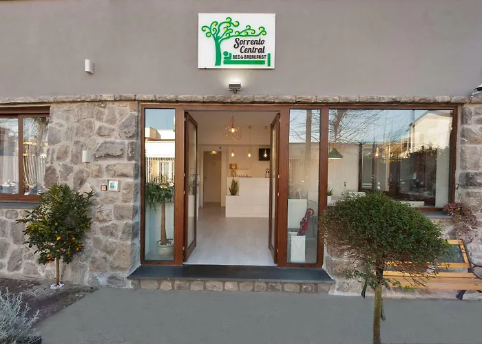 לינה וארוחת בוקר B&B Sorrento Central 4*